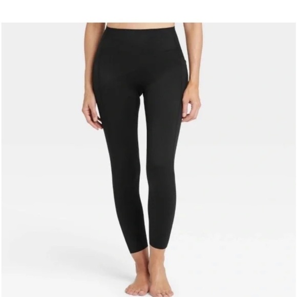 New Women's Flex High-Rise
7/8 Leggings - All in Motion -
Black short new - Picture 1 of 6